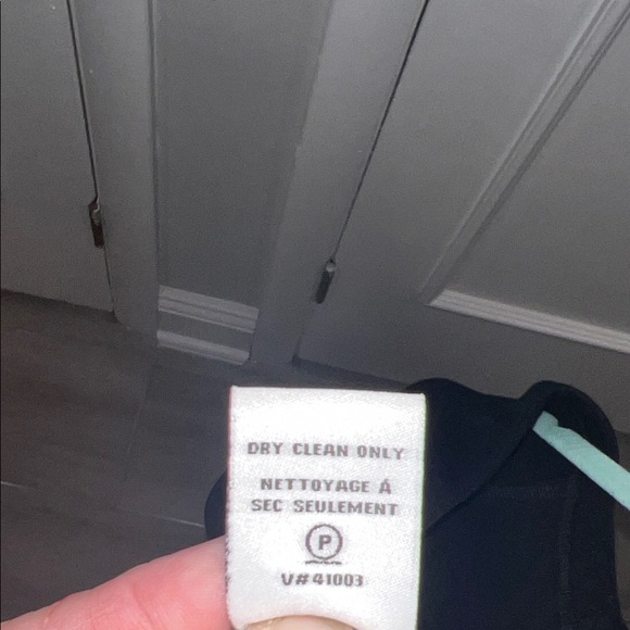 Elegant Black Cap Sleeve Dress - Picture 15 of 15